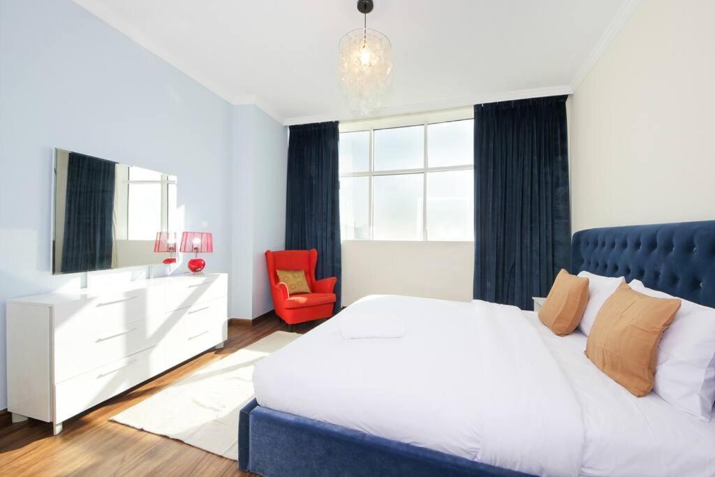 Rh- High-floor Splendor, 2-bedroom Gem In Downtown