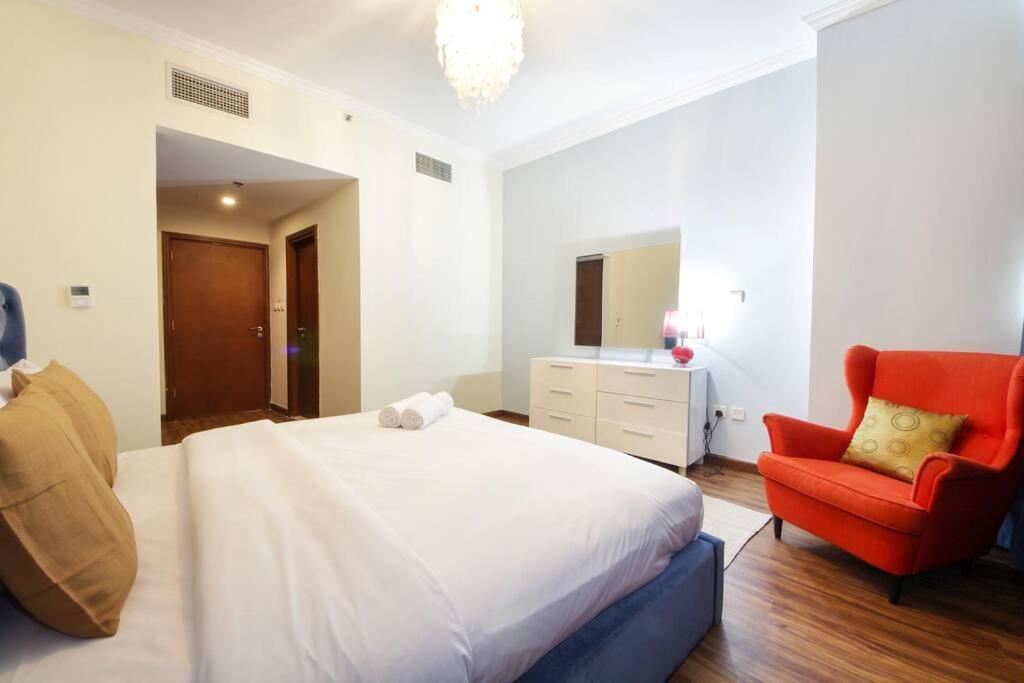 Rh- High-floor Splendor, 2-bedroom Gem In Downtown Apartment