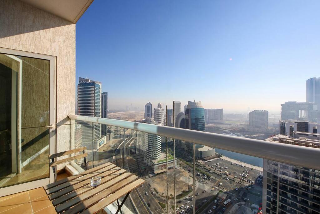 Rh- High-floor Splendor, 2-bedroom Gem In Downtown Apartment